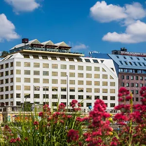 **** Hotel Radisson Red Hotel, Autriche
